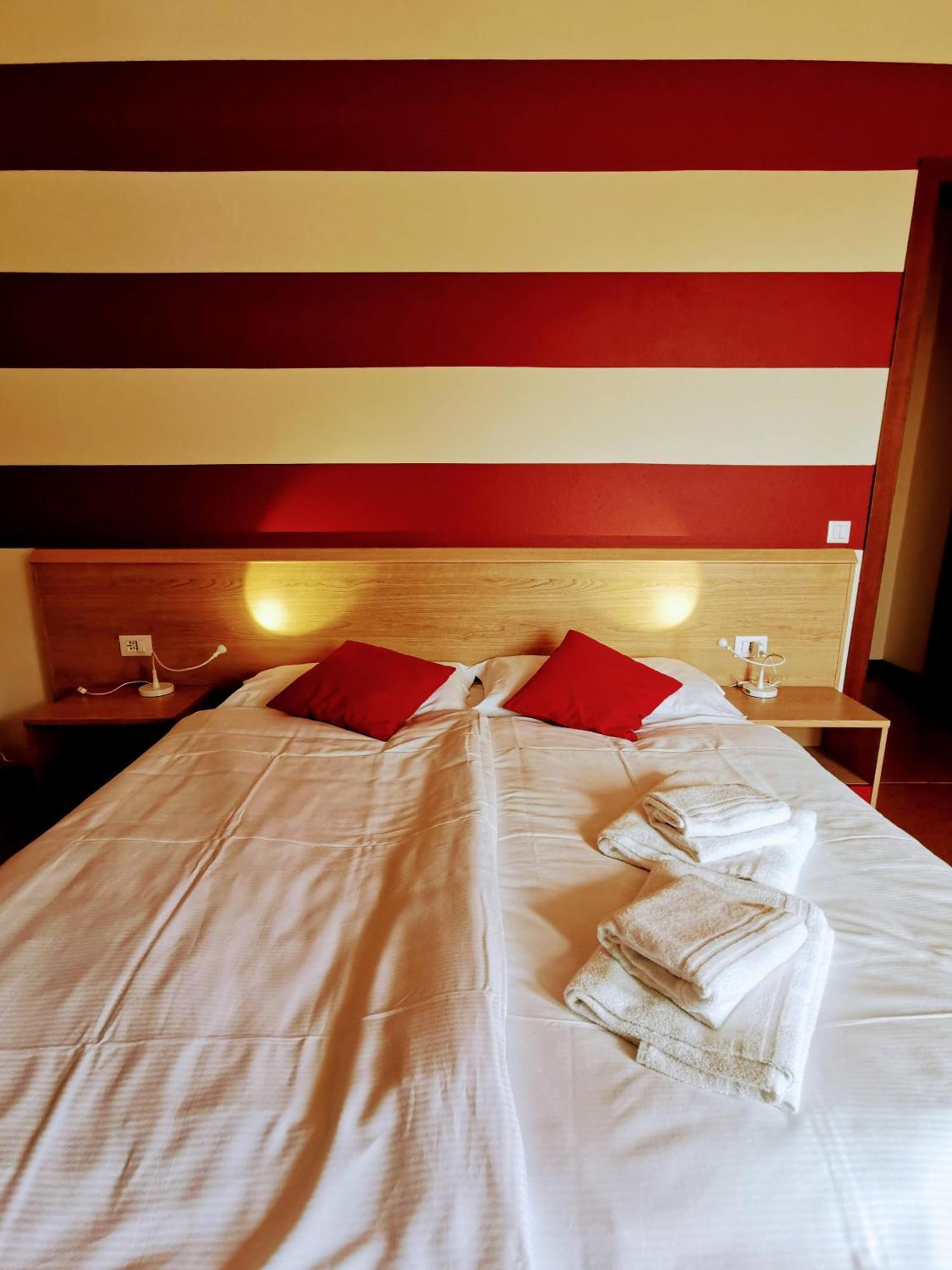 Ristorante Le Rasole Hotell Garda  Eksteriør bilde